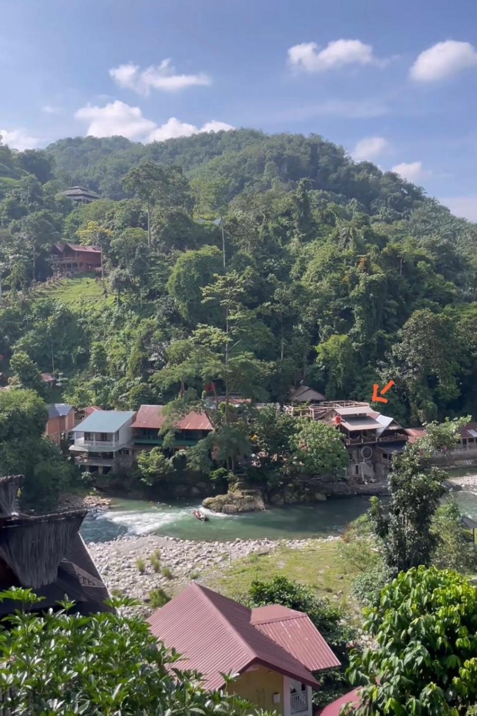 Charlys Little House Hotel Bukit Lawang Exterior photo