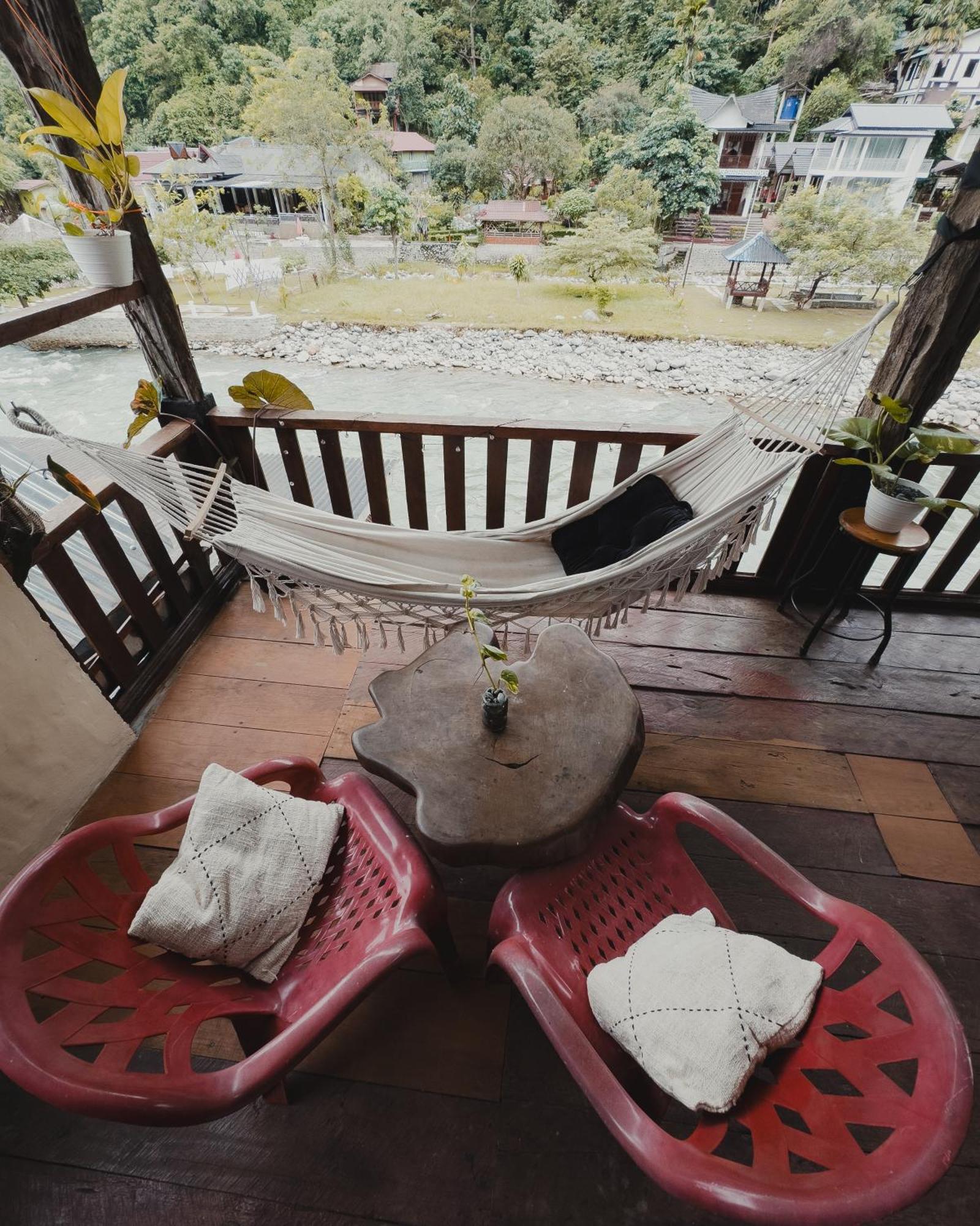 Charlys Little House Hotel Bukit Lawang Exterior photo